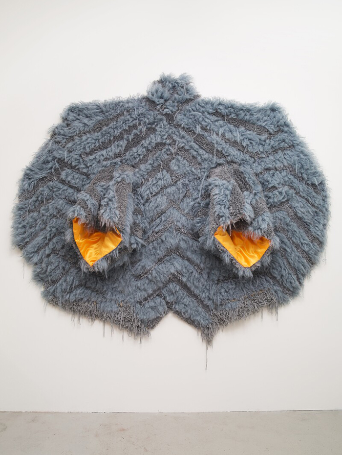 	Caroline Achaintre, Alberich., 2022, Handgetuftete Wolle und Stofffutter, 250 x 215 cm; Courtesy the artist, Foto / photo: Annabel Elston